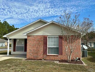 400 Shadow Way Ln, Pensacola, FL 32506