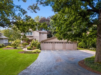 4621 Giant Oak Dr, McHenry, IL 60051