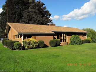 7626 Catherine St, Masury, OH 44438