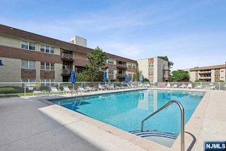 1111 River Rd Unit C6, Edgewater, NJ 07020