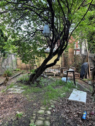 99 Hall St Unit 1, Brooklyn, NY 11205