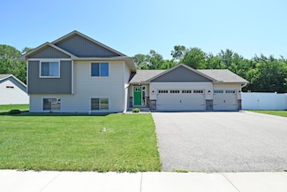 38391 Hunters Ridge Trail, North Branch, MN 55056
