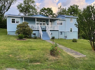 112 Thomas St, Lewisburg, WV 24901
