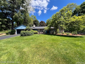 33200 Raphael Rd, Farmington Hills, MI 48336