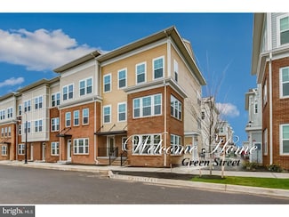 33 Green St, North Brunswick, NJ 08902