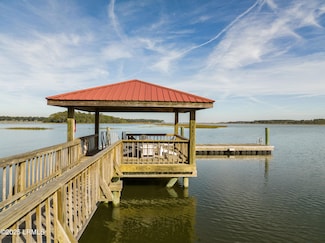34 Old Smugglers Wharf Rd, St. Helena Island, SC 29920