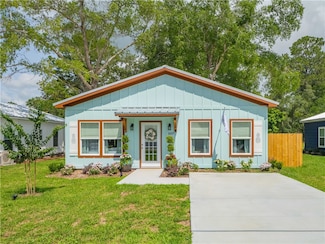 1007 Elbert St, Darien, GA 31305
