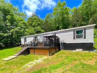 599 New Hope Rd, Celina, TN 38551