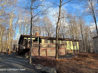 38 Mountain Glen Dr, Gouldsboro, PA 18424