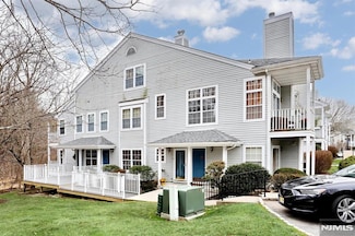 1141 Hyde Park Ct, Mahwah, NJ 07430