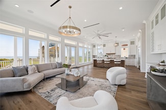 11346 Beachside Dr, Galveston, TX 77554