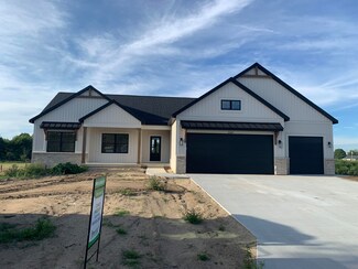 5369 Eagle Cove Dr, Hudsonville, MI 49426