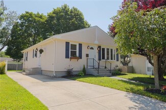 21 Bicknell Ave, Rumford, RI 02916