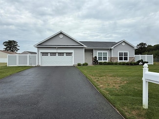 192 Flower Rd, Shirley, NY 11967