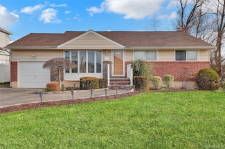 46 Kalda Ln, Plainview, NY 11803
