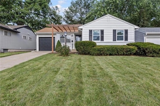 8341 Oak St, Kansas City, MO 64114