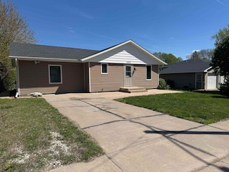 1011 University St, Hastings, NE 68901