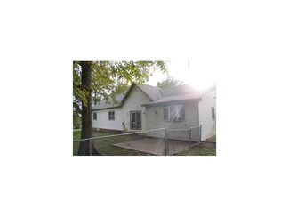 104 S Olive St, Garnett, KS 66032