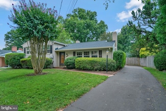1913 Courtland Rd, Alexandria, VA 22306