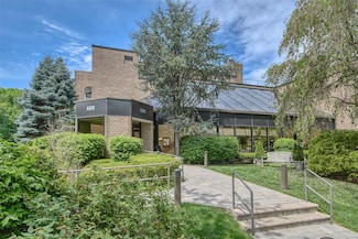 680 W Boston Post Rd Unit 3R, Mamaroneck, NY 10543