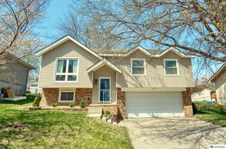 13606 Redwood Cir, Omaha, NE 68138