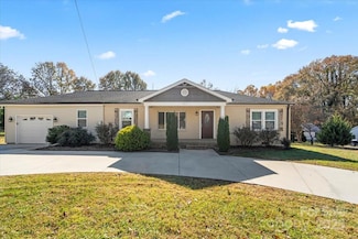 492 14th Ave NE, Hickory, NC 28601