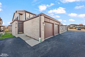 1098 Country Club Dr, Saint Clair Shores, MI 48082