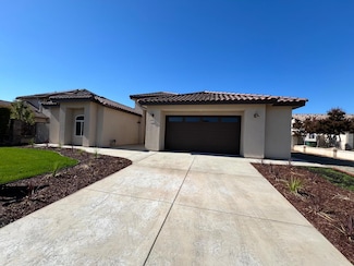 8385 Lake Shore Dr, Chowchilla, CA 93610