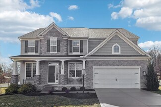 798 Primrose Dr, Seven Hills, OH 44131
