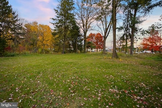 6 Ryan Rd, Cranbury, NJ 08512