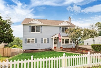 33 Musconetcong Ave, Hopatcong, NJ 07843
