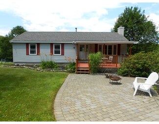 68 Center St, Groveland, MA 01834