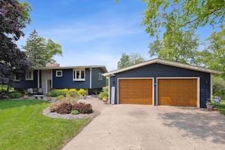 50 Lakeview Dr NW, Cokato, MN 55321