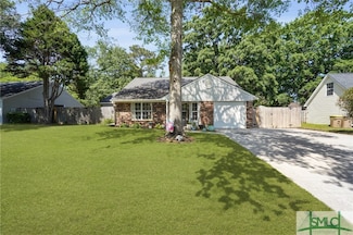 121 Pelican Ln, Richmond Hill, GA 31324