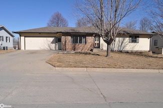 639 Mockingbird Dr, Carroll, IA 51401