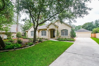 18 E Knightsbridge Dr, Conroe, TX 77385