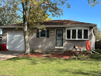 13951 Orchard Dr, Cedar Lake, IN 46303