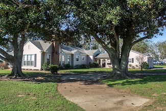 1327/1265 Strickland Ln, Eagle Lake, TX 77434