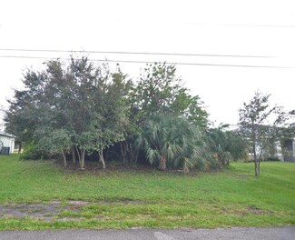 542 SW Bradshaw Cir, Port Saint Lucie, FL 34953