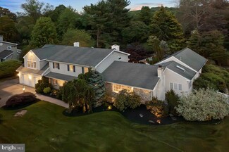 81 Woodview Dr, Doylestown, PA 18901