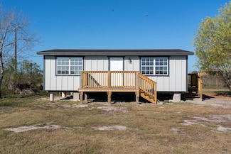 181 W Post Oak Ln, Rockport, TX 78382