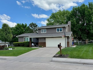 2 Crestview Place, Kearney, NE 68847