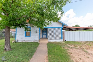 711 & 713 S Neches St, Coleman, TX 76834