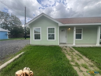 661 W Austin St Unit E, Luling, TX 78648