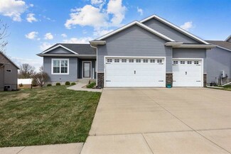 465 Oak Park Cir, Marion, IA 52302