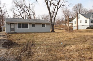 3200 Bowling St SW, Cedar Rapids, IA 52404