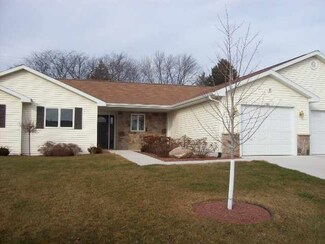 520 Country Ln, Cambridge, WI 53523