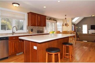 29 Parmenter Rd, Hudson, MA 01749