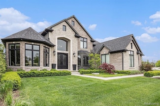 2106 Leewood Dr, Shelby Township, MI 48316
