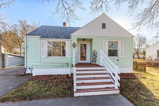 317 W Maple St, Baraboo, WI 53913